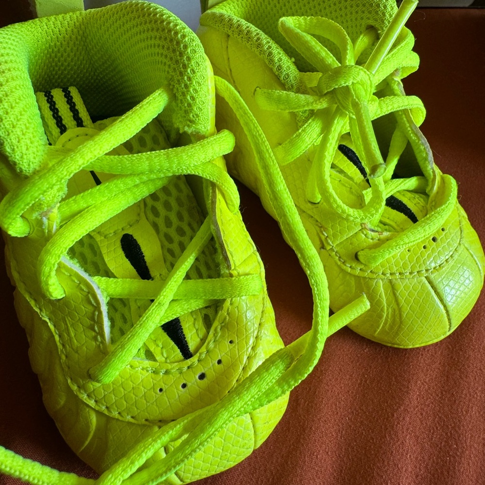 2c infant Nike foams